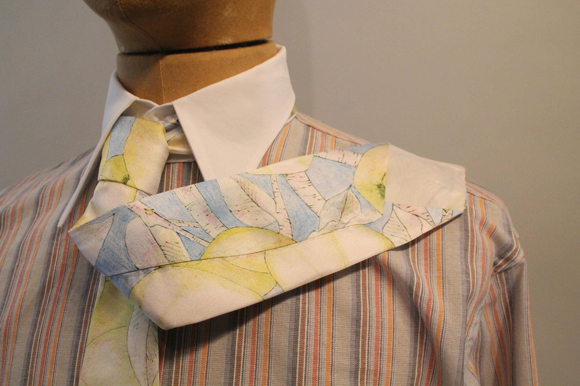 Silk four in hand single fold tie with apples