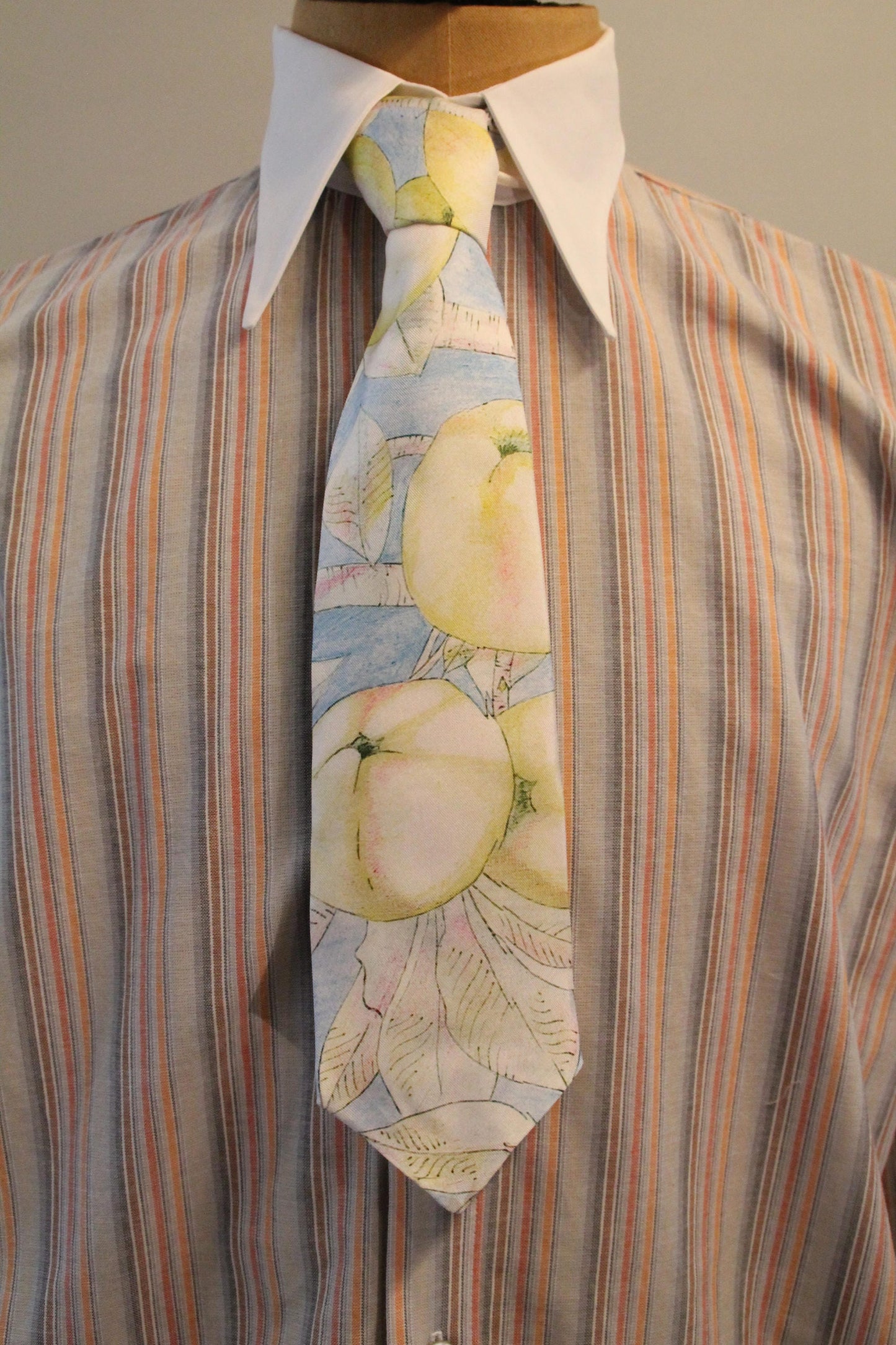 Silk four in hand single fold tie with apples