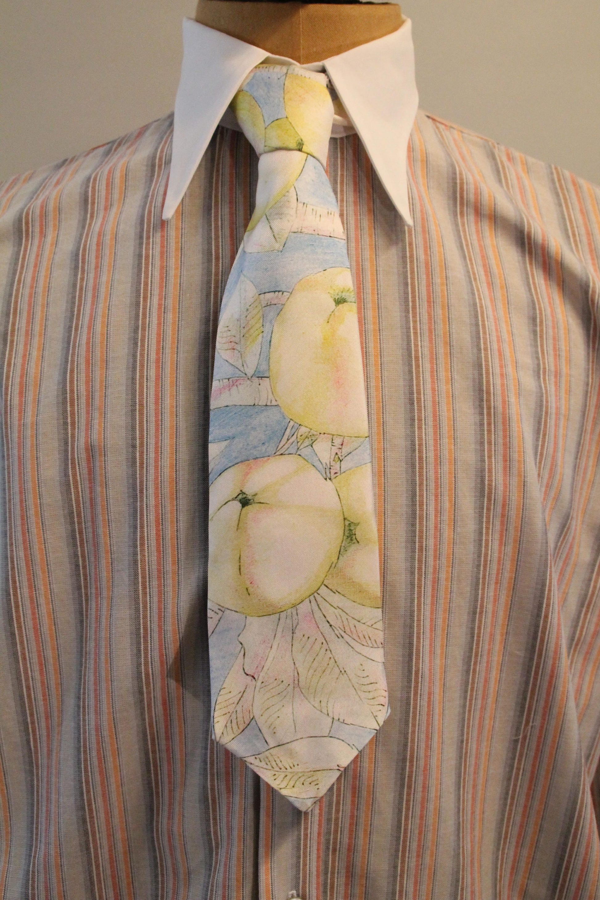 Silk four in hand single fold tie with apples