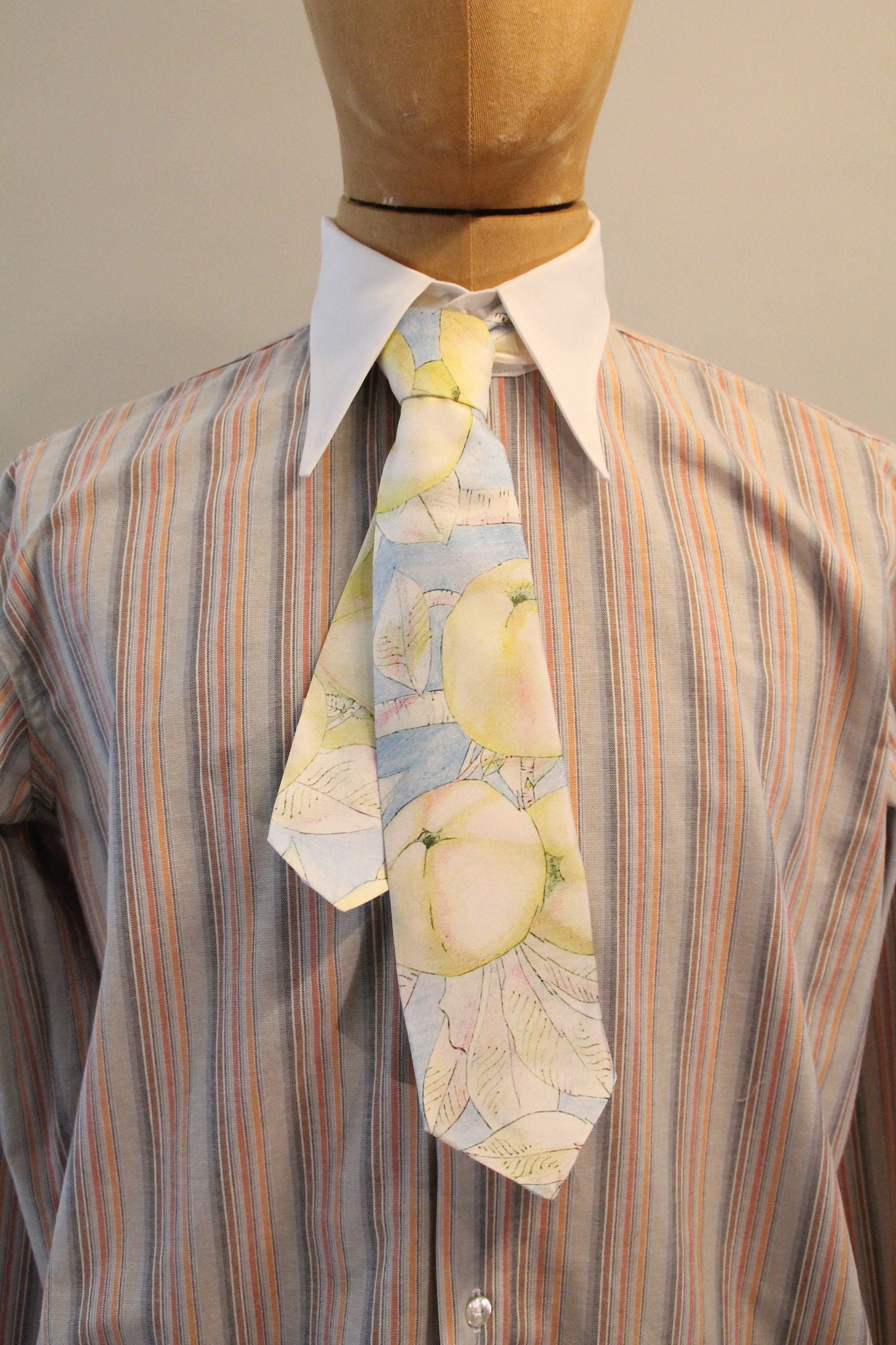 Silk four in hand single fold tie with apples