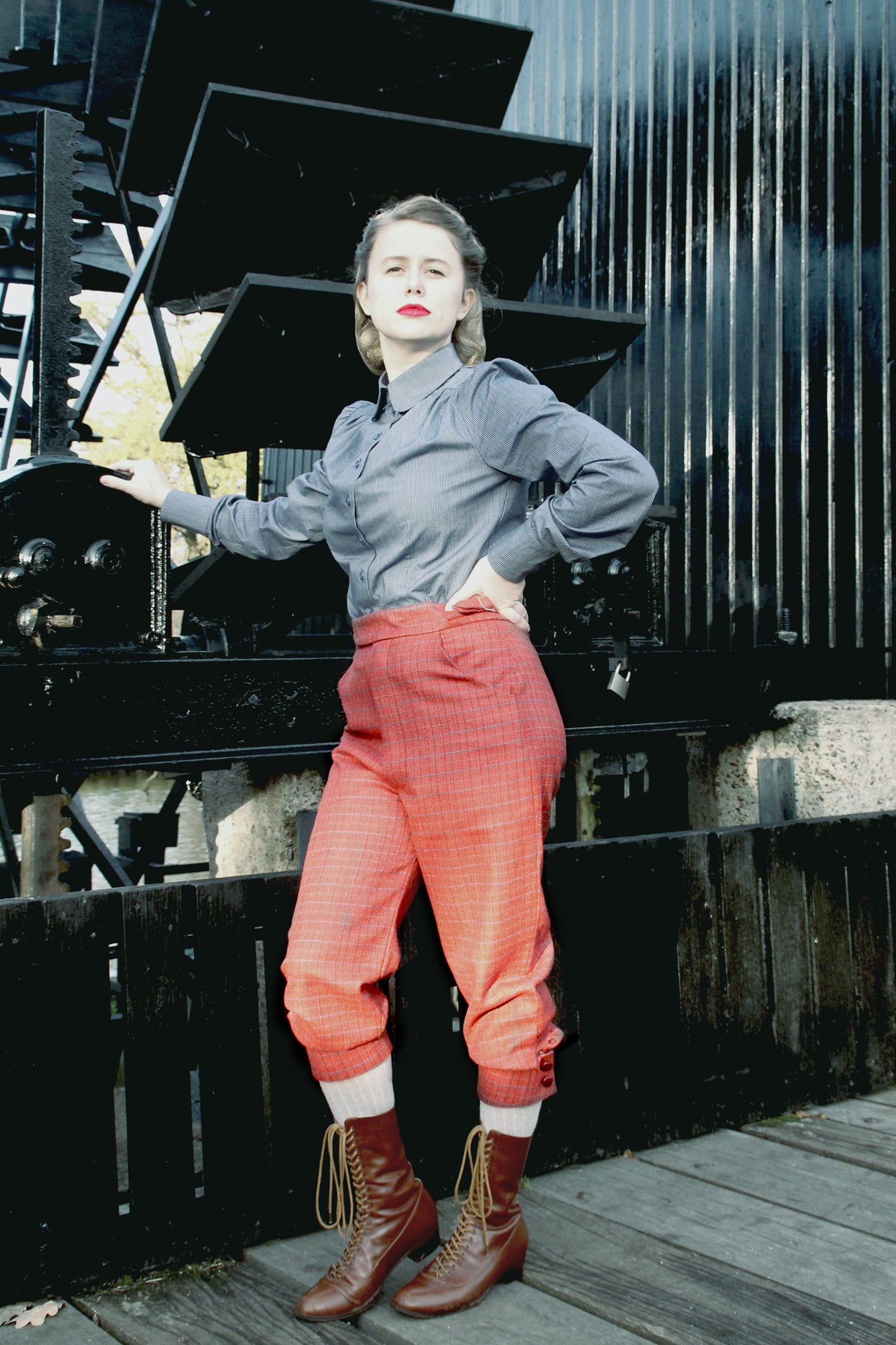 Vintage style knickerbockers ladies checkered red wool tweed, 1910s 1920s 1930s 1940s cycling breeches