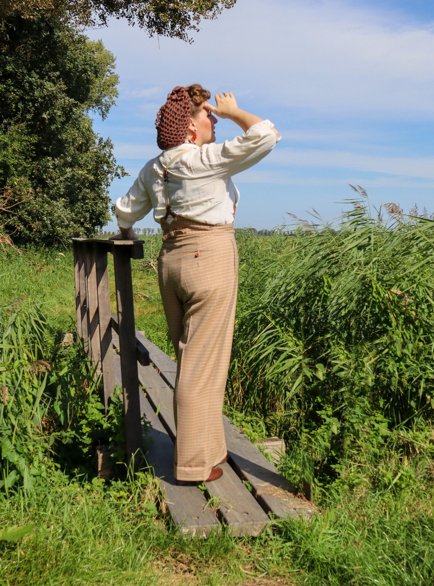 1940s high waist suit trousers vintage style, brown beige checkered 1930s pants