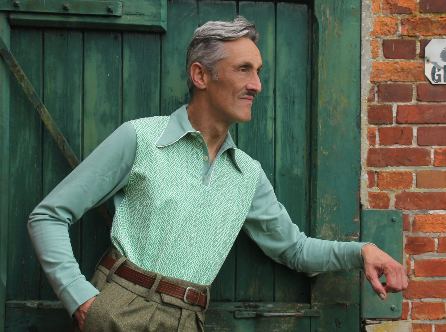 Vintage Vibes: 1940s-Inspired Long Sleeve Polo Shirt in Dark Mint with Spearpoint Collar