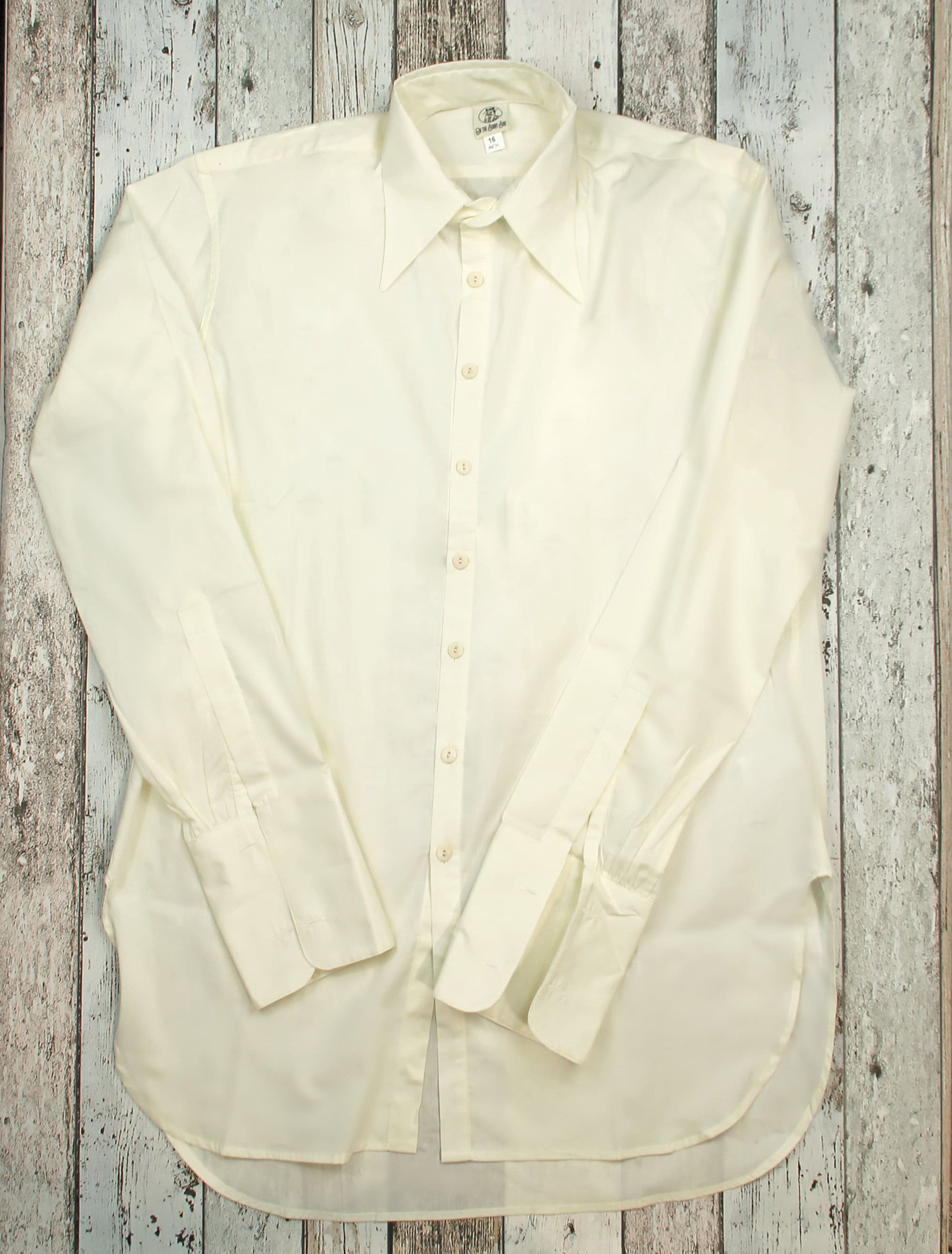 Spearpoint collar shirt in cream vanilla cotton with French cuffs for cufflinks vintage style