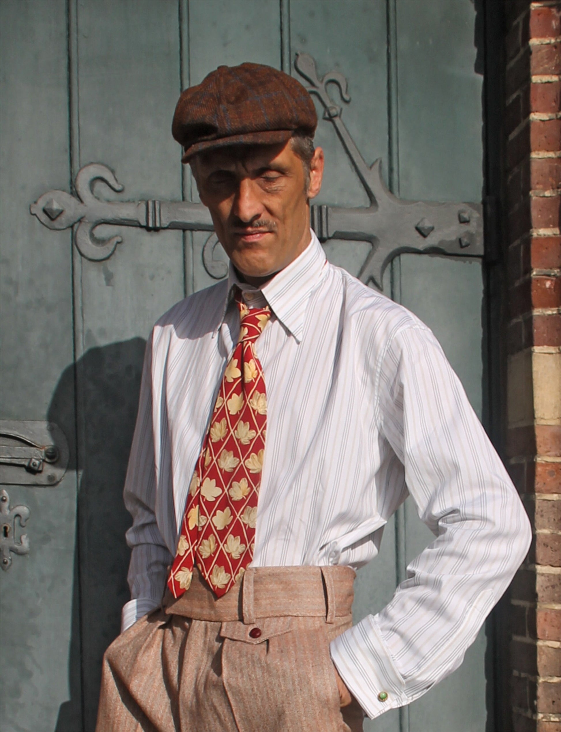 Spearpoint collar shirt in cream vanilla cotton with French cuffs for cufflinks vintage style