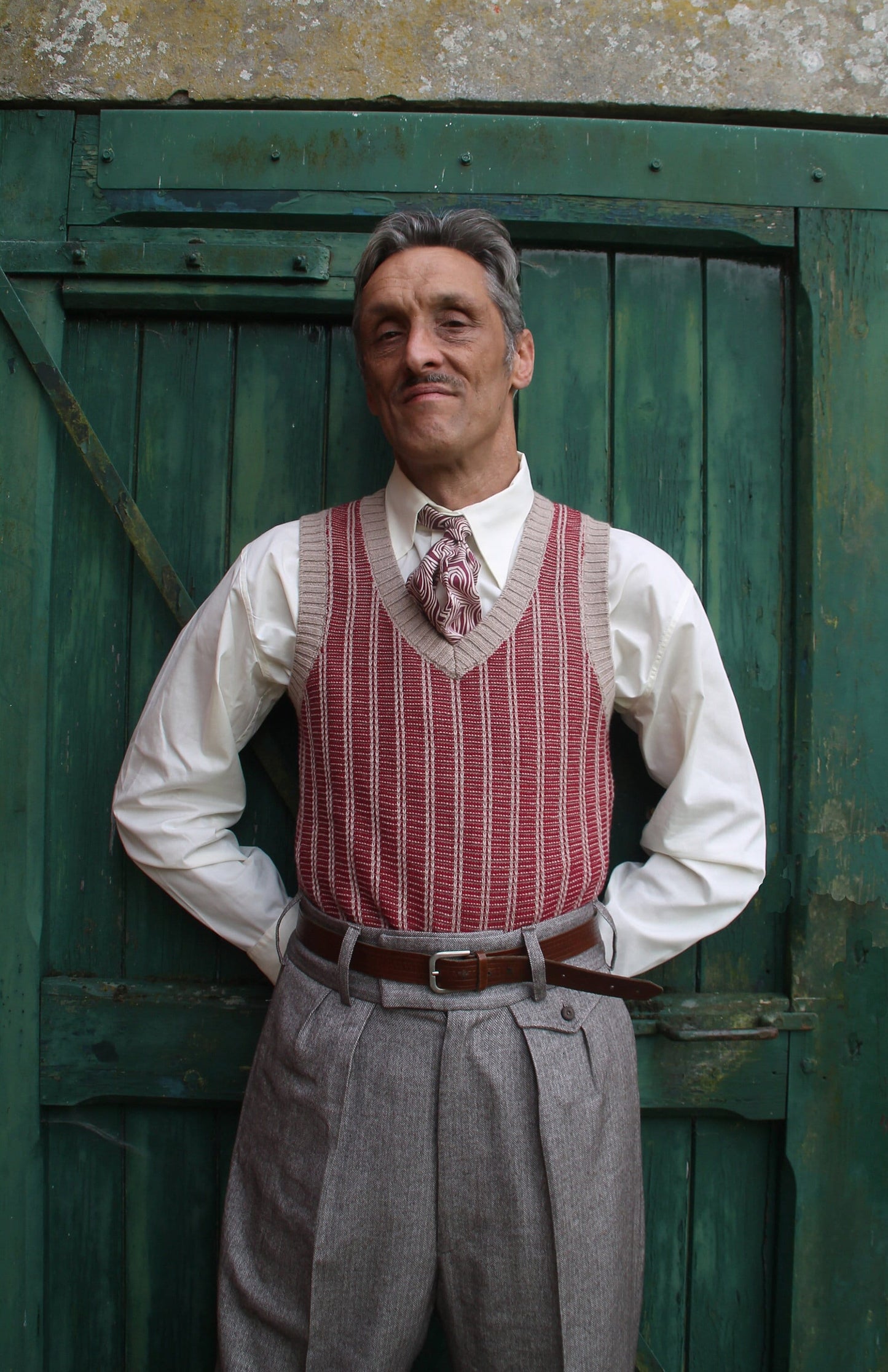 Spearpoint collar shirt in cream vanilla cotton with French cuffs for cufflinks vintage style