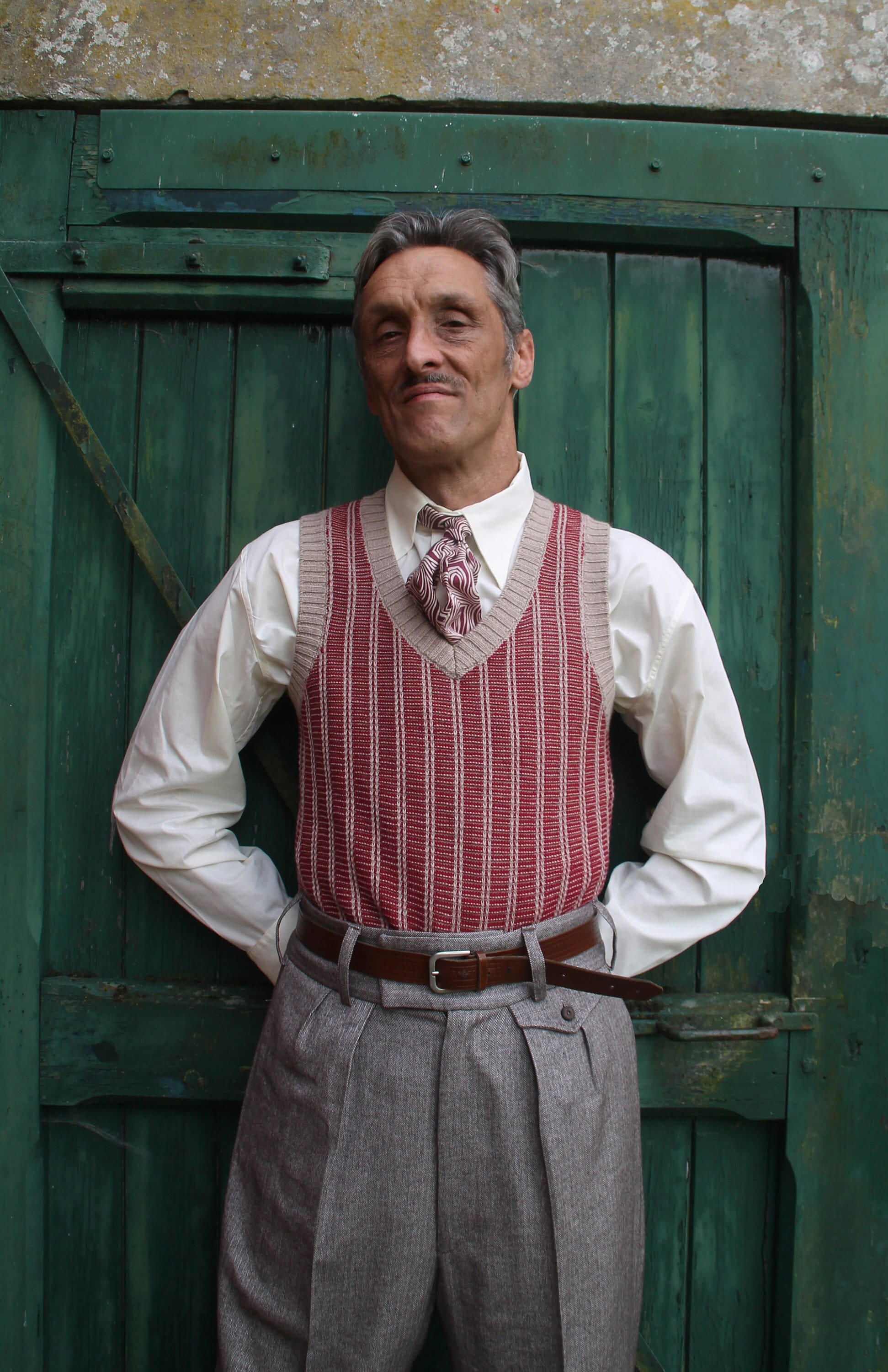 Spearpoint collar shirt in cream vanilla cotton with French cuffs for cufflinks vintage style