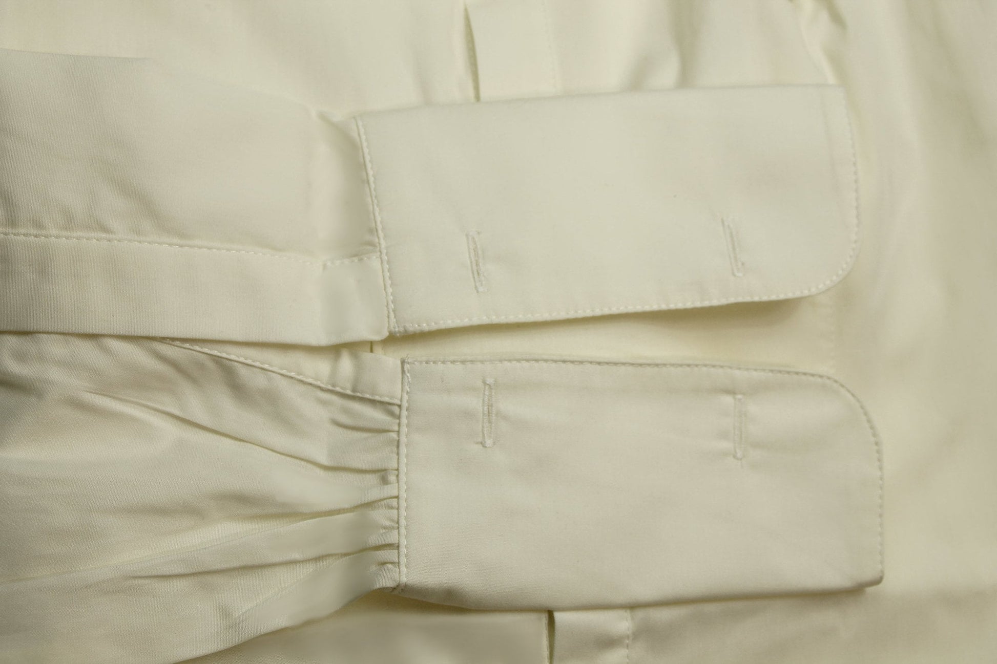 Spearpoint collar shirt in cream vanilla cotton with French cuffs for cufflinks vintage style