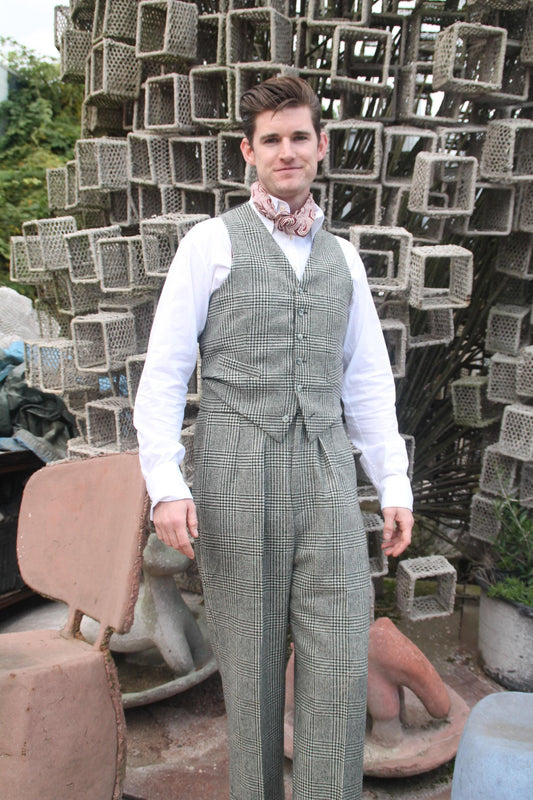Vintage style waistcoat in black and white houndstooth wool.