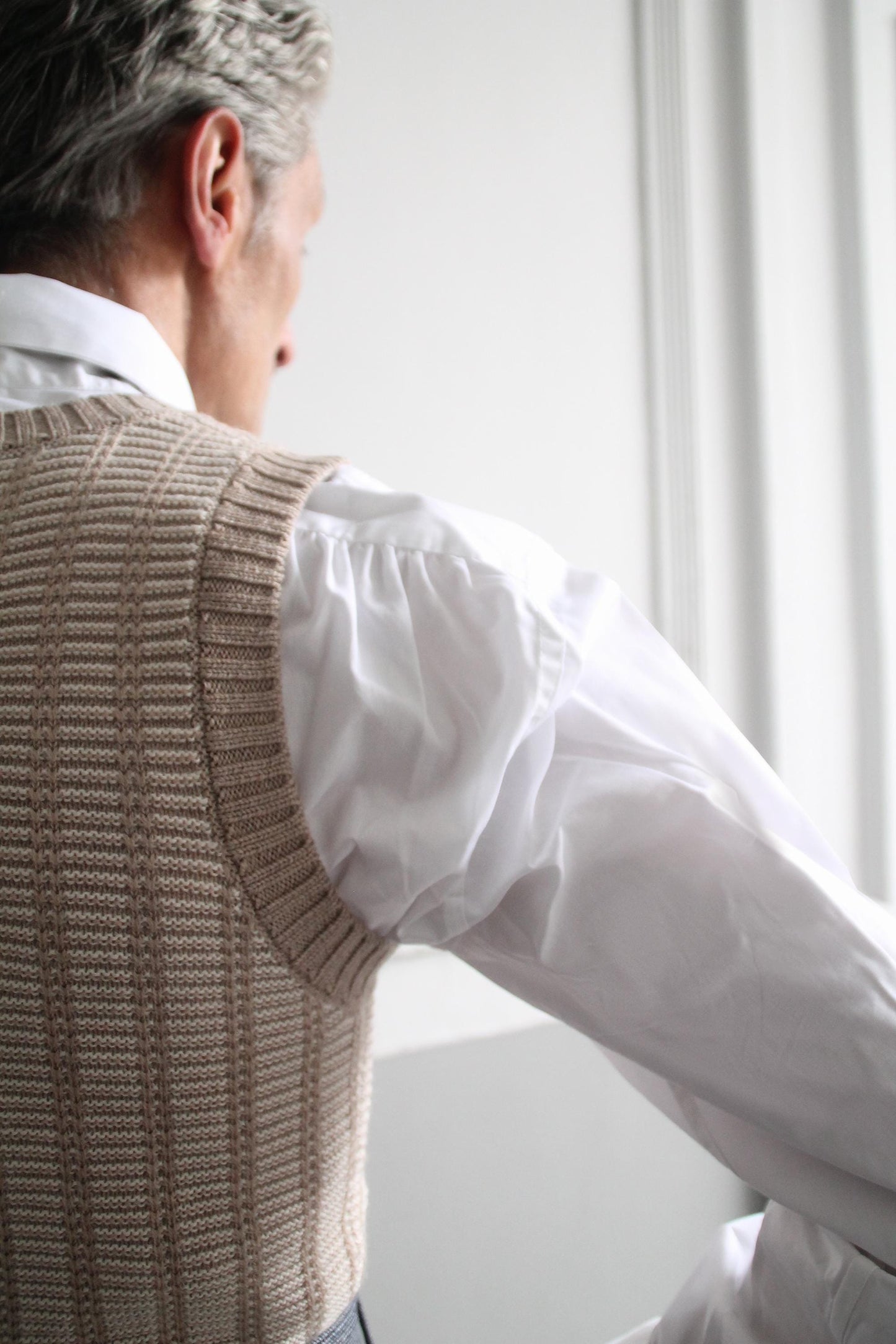 Spearpoint collar shirt in crisp white cotton with French cuffs for cufflinks vintage style